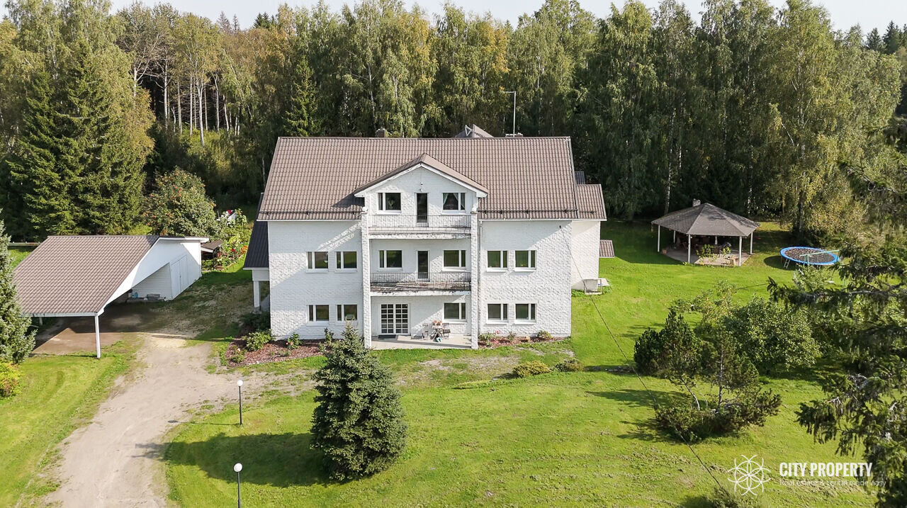 AVAR JA PRIVAATNE KINNISTU|SUUR ELUMAJA|HOBUSETALL