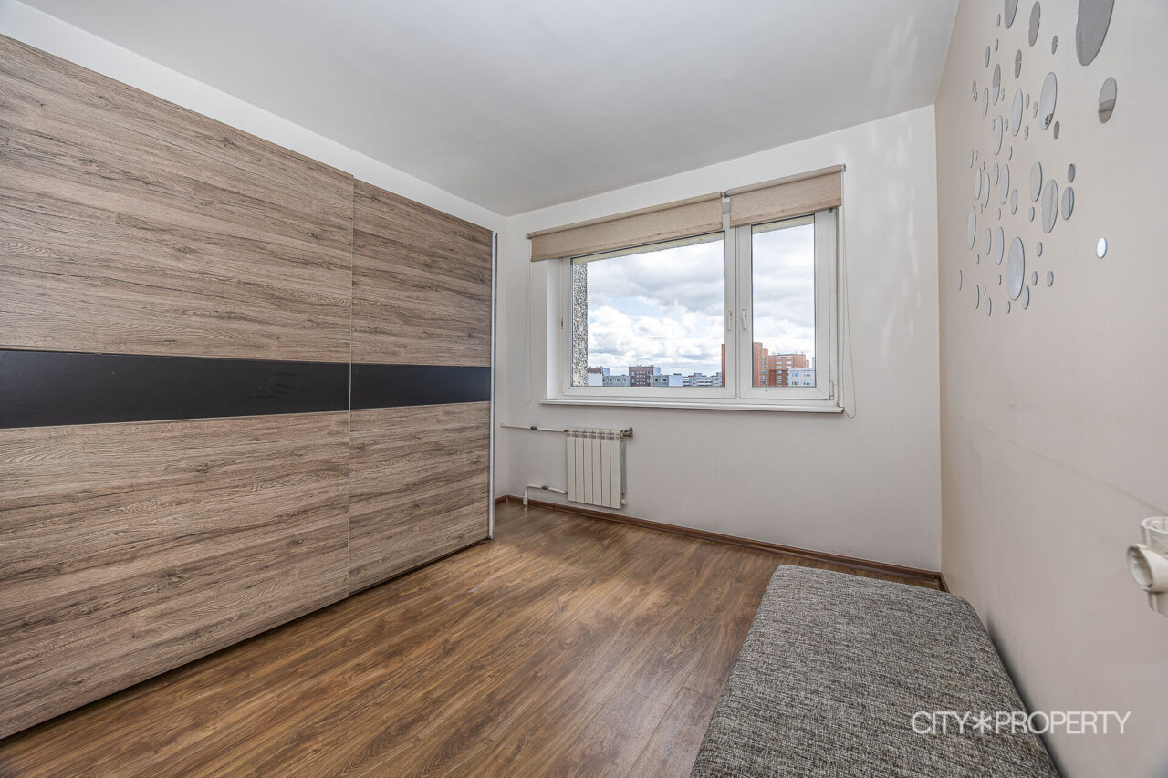 VALGUSKÜLLANE PÄIKESEPOOLNE KORTER