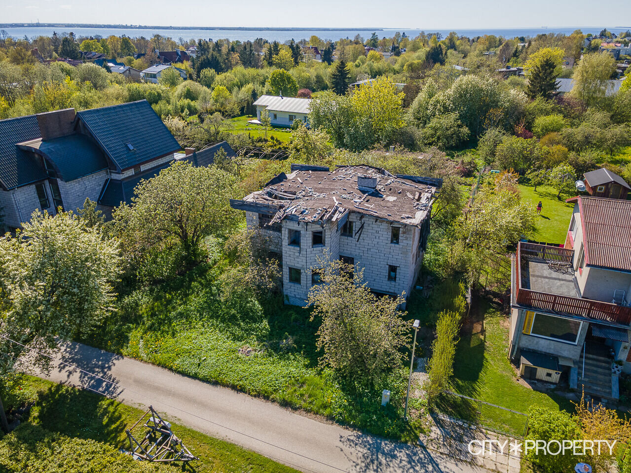 MÜÜA SUUREPÄASESES ASUKOHAS, VIIMSI KESKUSES KRUNT